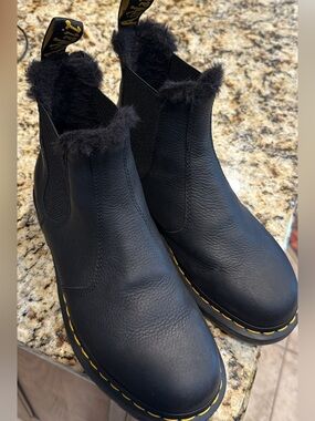 DR. MARTENS CHELSEA Black Leather PULL ON BOOTS FSUX FUR LINING SIZE 9 Women’s